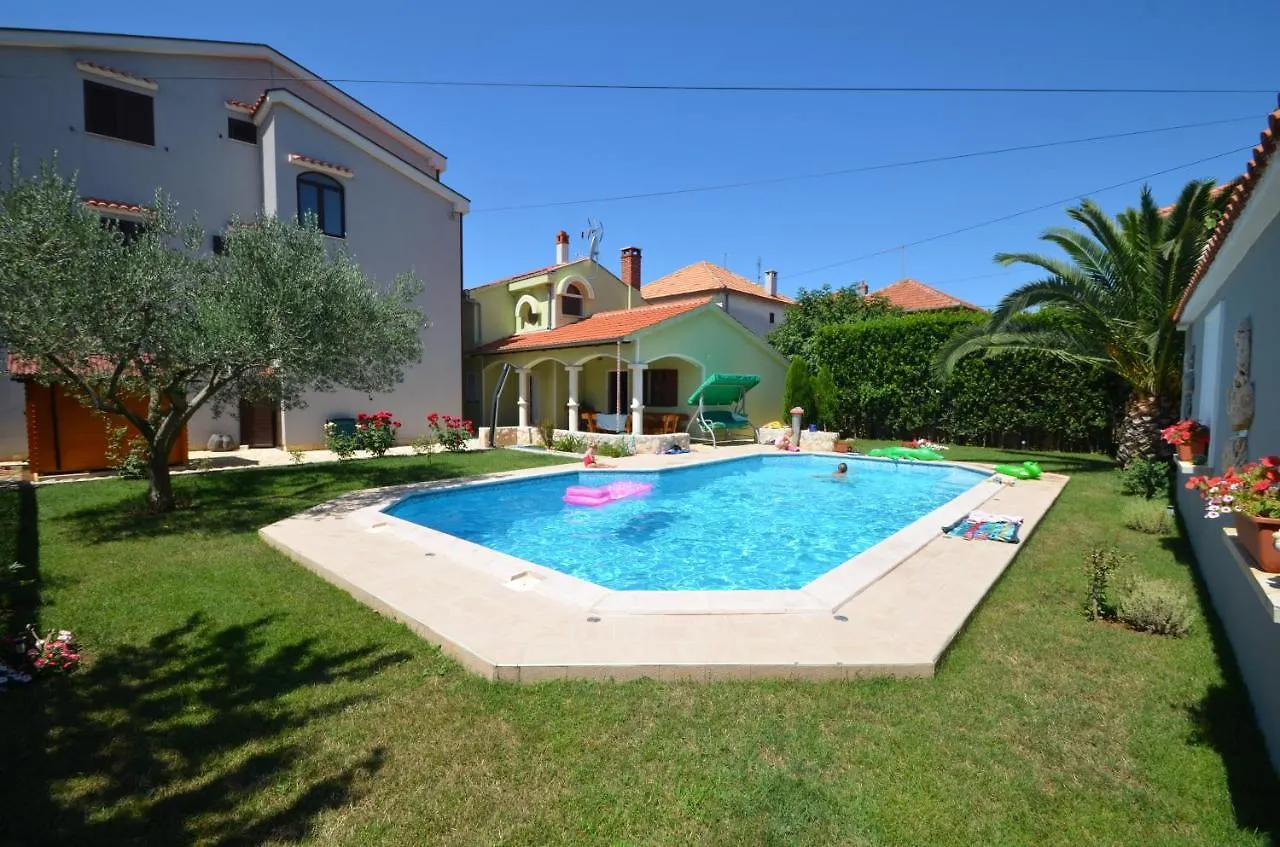 Family Friendly Apartments With A Swimming Pool Zadar - 16336