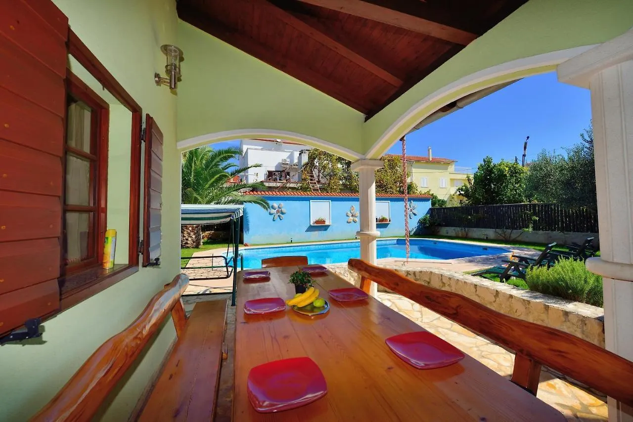Family Friendly Apartments With A Swimming Pool Zadar - 16336 0*,