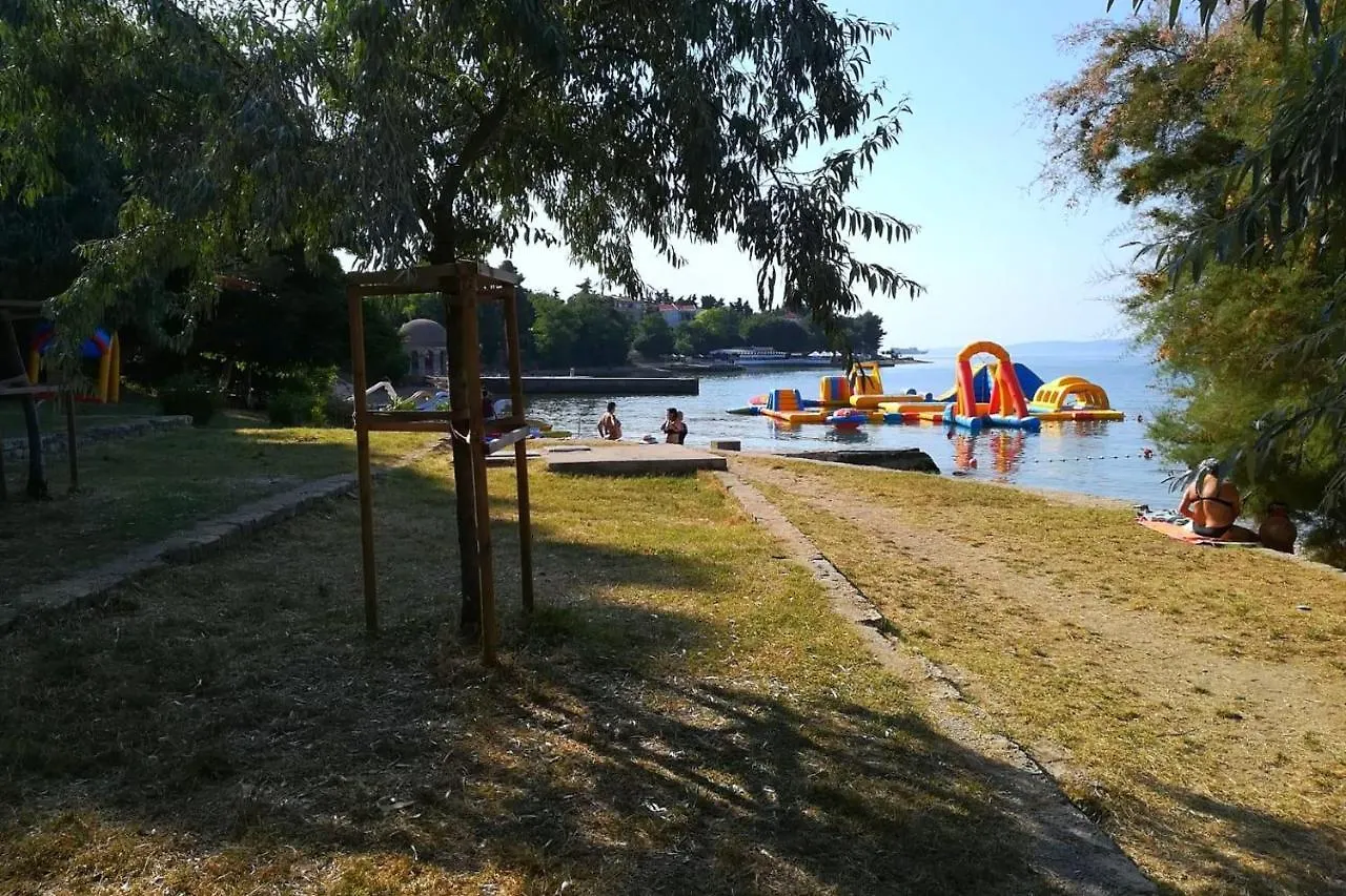 Family Friendly Apartments With A Swimming Pool Zadar - 16336