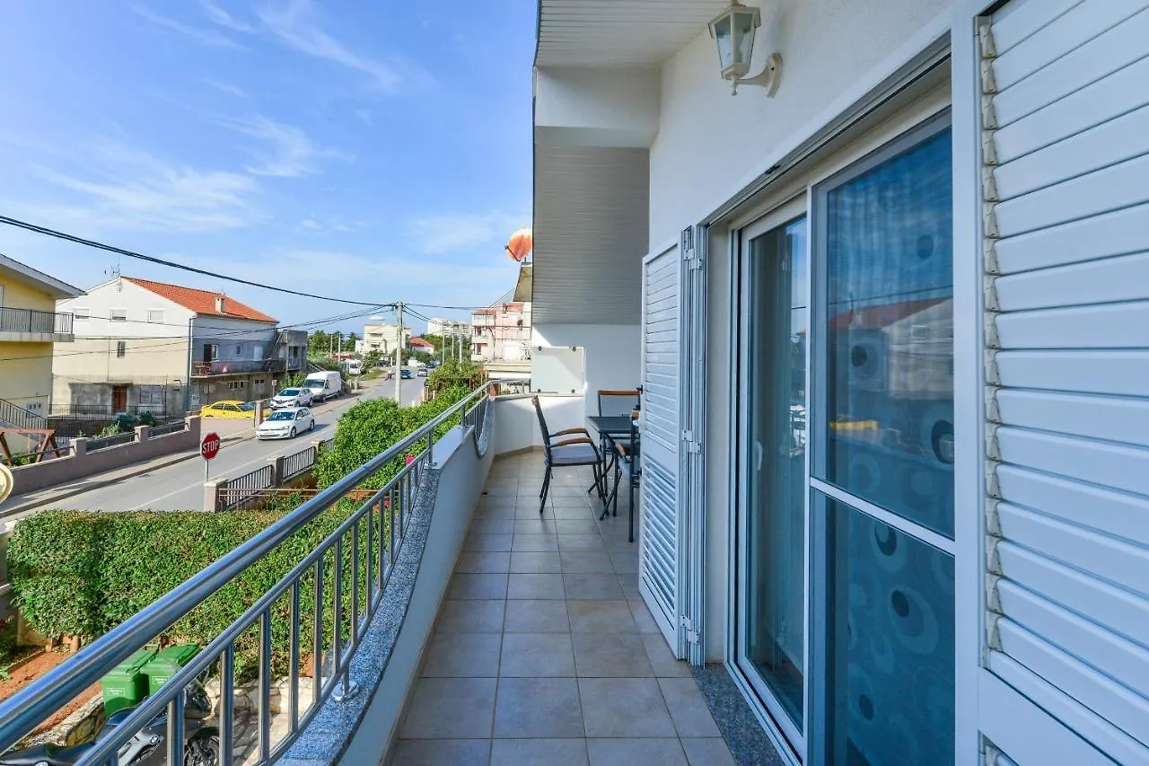 Family Friendly Apartments With A Swimming Pool Zadar - 16336