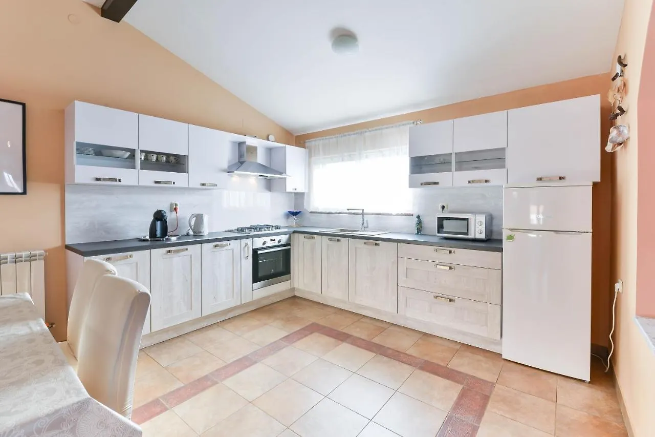 Family Friendly Apartments With A Swimming Pool Zadar - 16336
